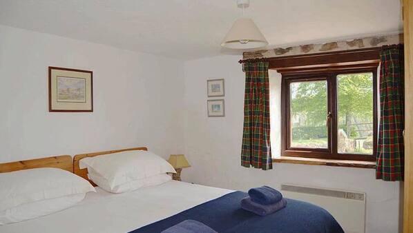2 bedrooms, iron/ironing board, free WiFi