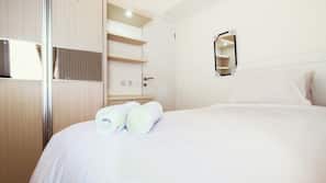 2 bedrooms, desk, free WiFi, linens