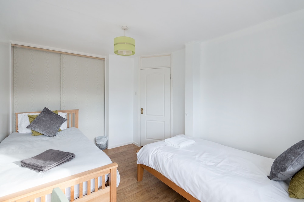Sulston Lodge 3 Bedroom House In Cambridge Cheap Hotel