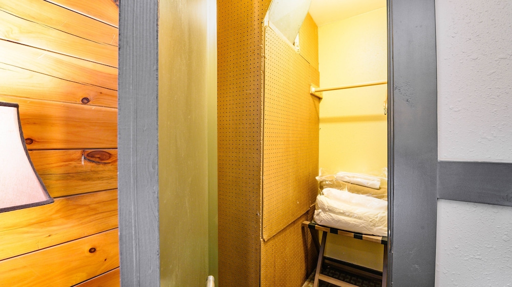 Christmas Mountain Village, Wisconsin Dells, 2 Bedroom Timber Sauk