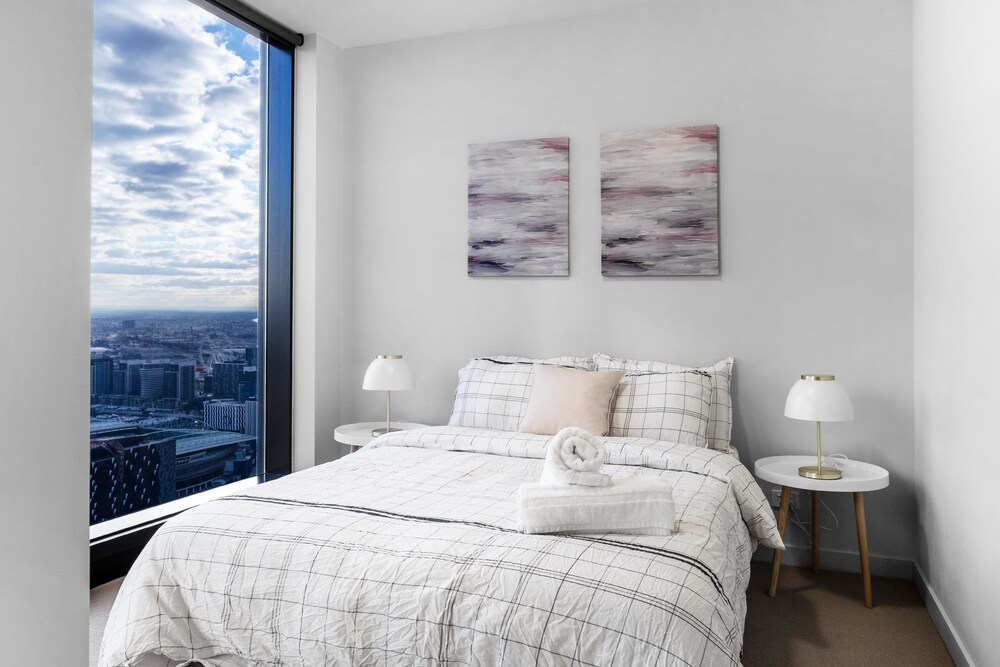 DreamHost Apartments at Collins