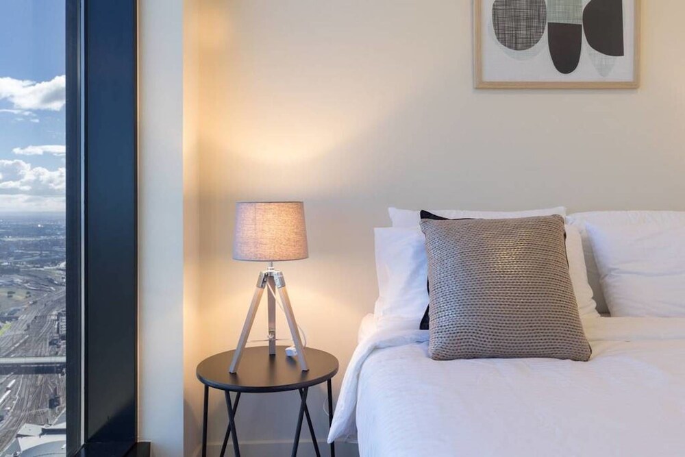 DreamHost Apartments at Collins