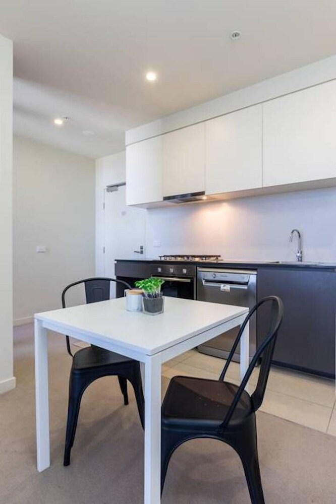 DreamHost Apartments at Collins