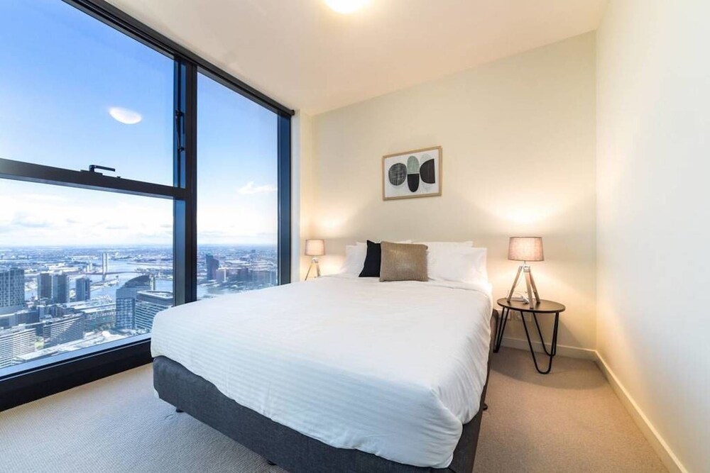 DreamHost Apartments at Collins