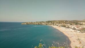 Una spiaggia nelle vicinanze