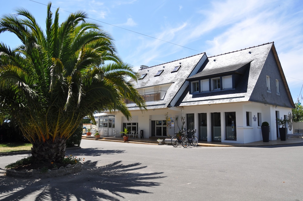 Interior entrance, Camping Le Raguenes Plage