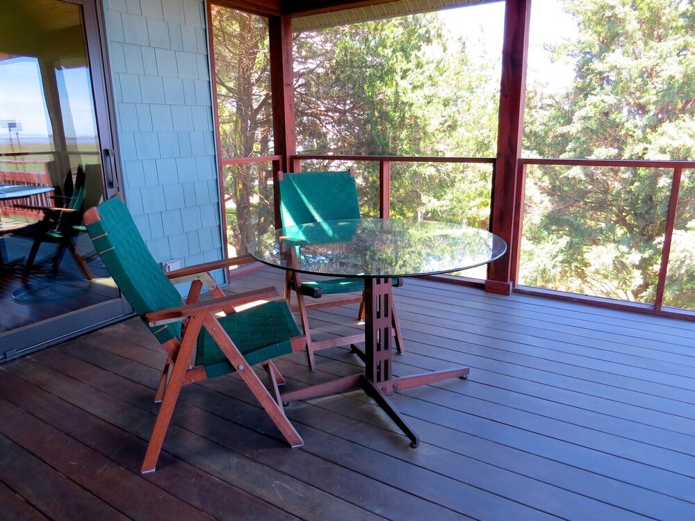 As close as you can get to the ocean south of Chincoteague in Parksley