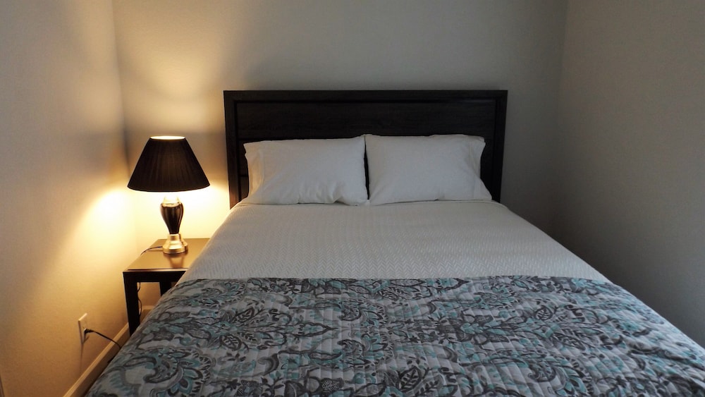 Campbell's Clean & Comfortable Modern Duplex 4662A Gull Lake Vrbo