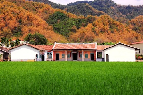 イエロー アンド ブラック ゲストハウス