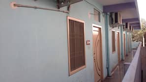 2 bedrooms, pillow top beds, minibar, in-room safe