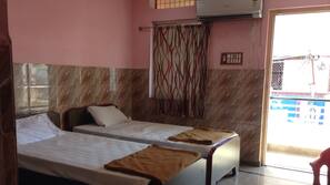 2 bedrooms, pillow top beds, minibar, in-room safe