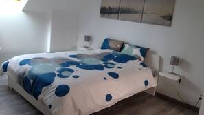 1 chambre, rideaux occultants, fer et planche à repasser