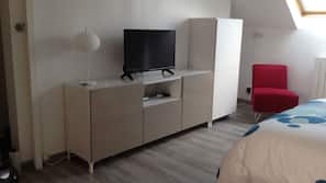 1 chambre, rideaux occultants, fer et planche à repasser