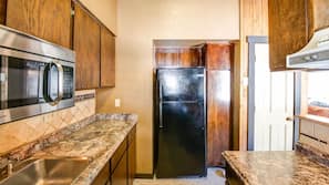 Stovetop, dishwasher, coffee/tea maker, toaster