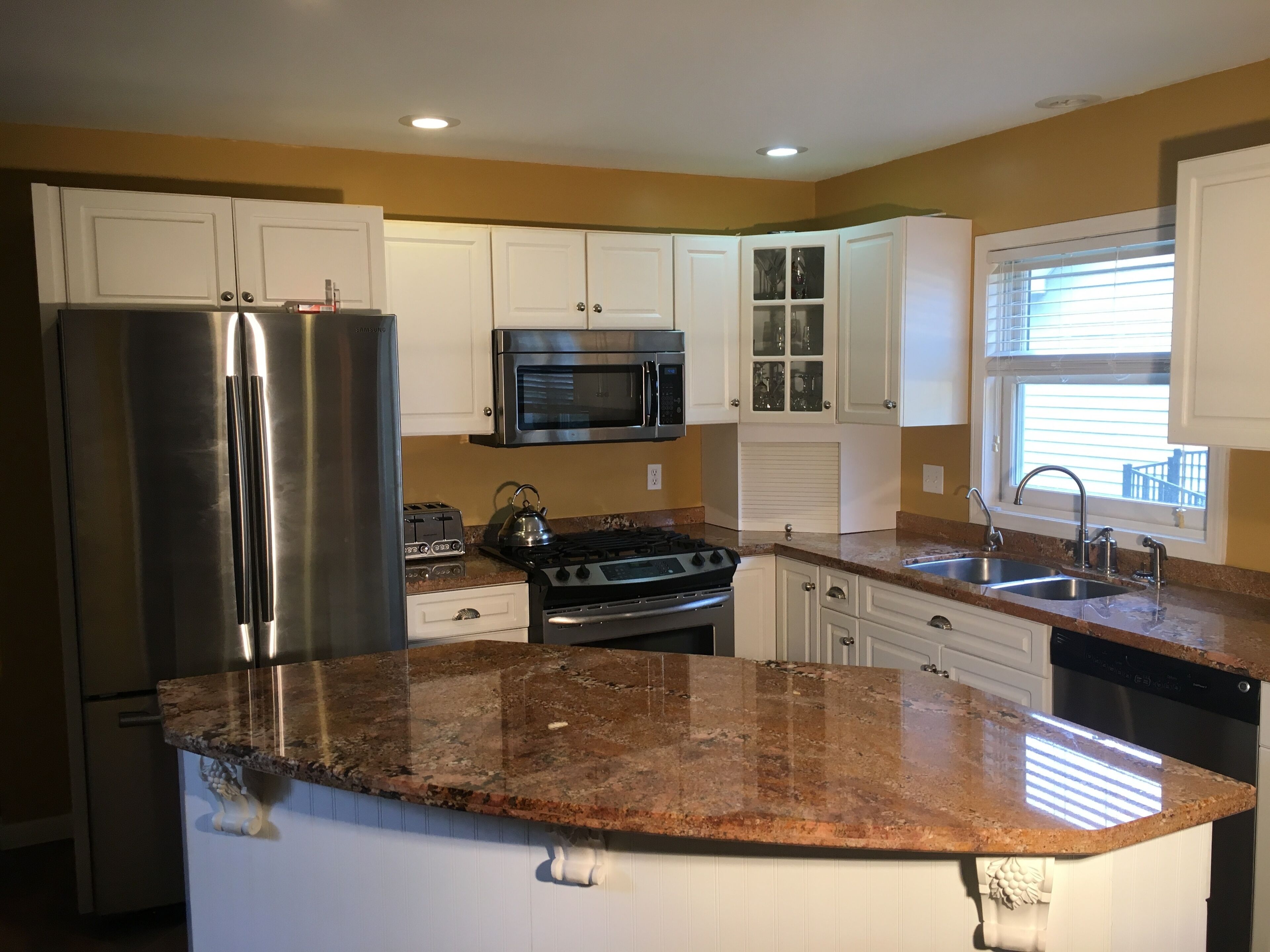 Quality w Full Amenities! Hot Tub Great Reviews!location!clean! Comfy Beds in Ellicottville, United States