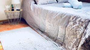 2 bedrooms, Internet, linens