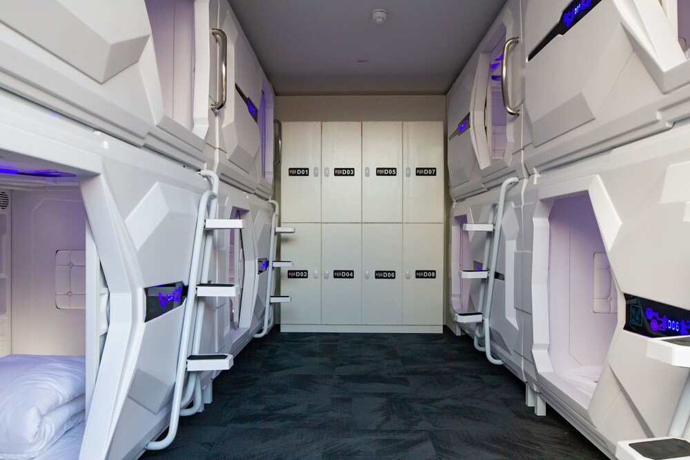 Room, Pod Inn