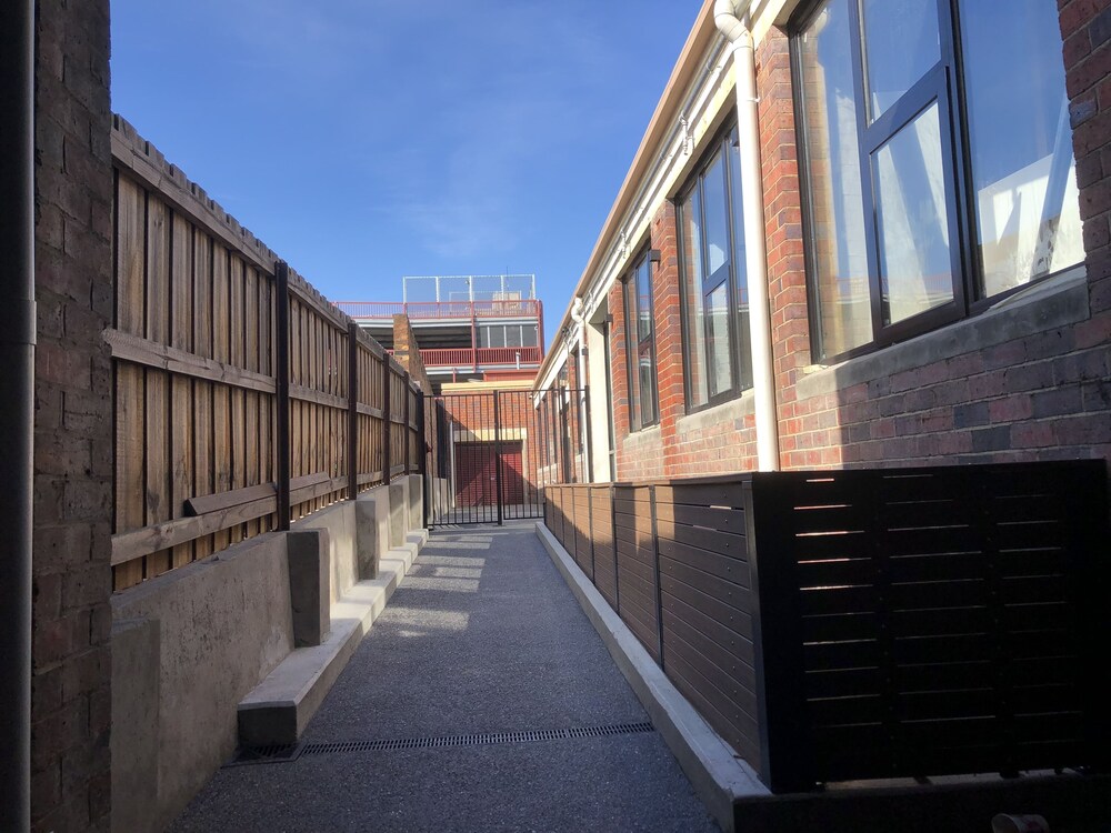 Courtyard, Pod Inn