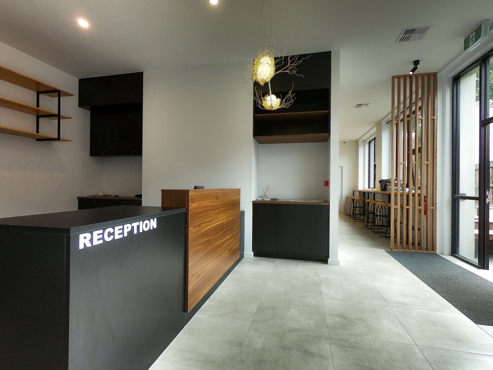 Reception, Pod Inn