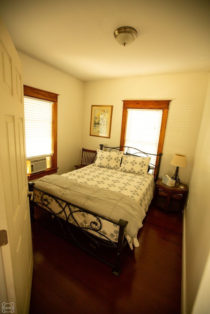 1st Class Rentals Munson Manor III 5 Bedroom 2 Bathroom House