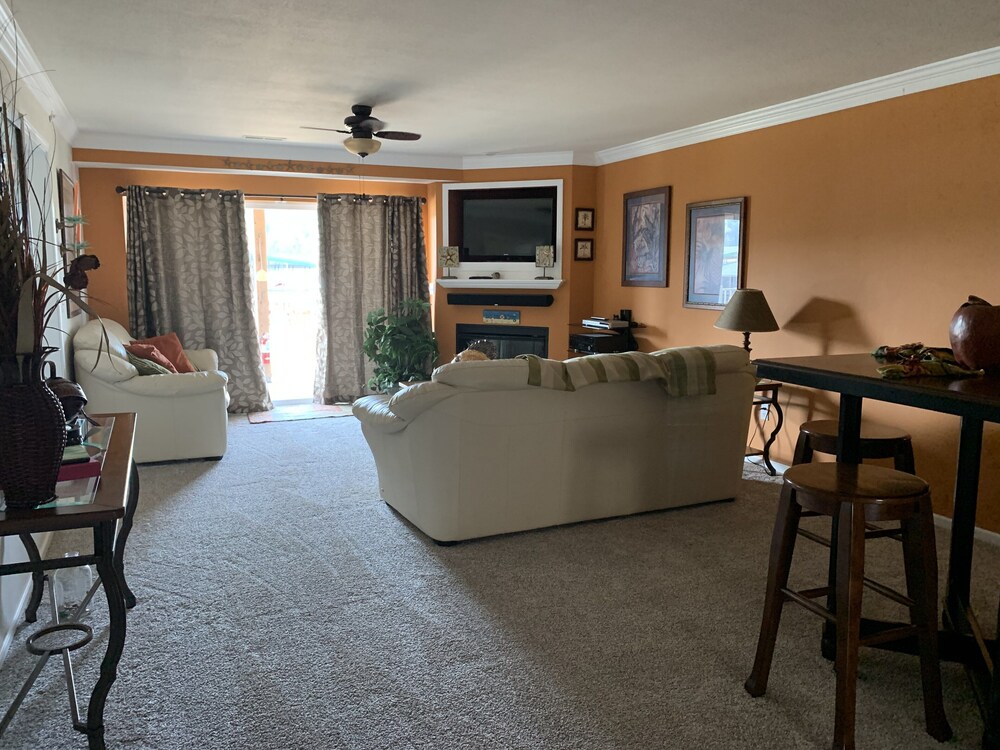 2 BR / 2 BA Condo at Miramar Condominiumscamdenton, MO in Osage Beach