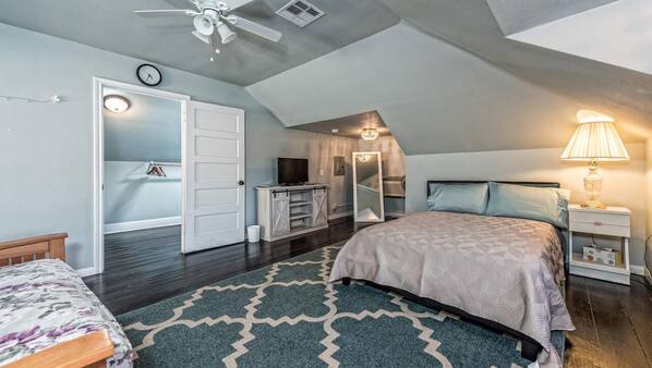 5 bedrooms, iron/ironing board, WiFi, bed sheets