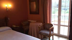 Desk, free WiFi, linens