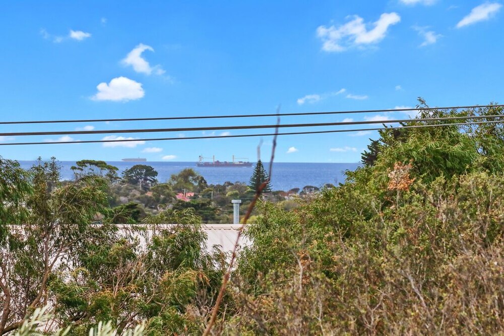Maggie's Place - Ocean Views, Conveniently Located to Rye Front Beach
