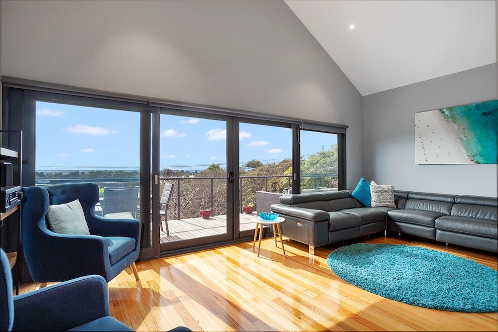 Maggie's Place - Ocean Views, Conveniently Located to Rye Front Beach