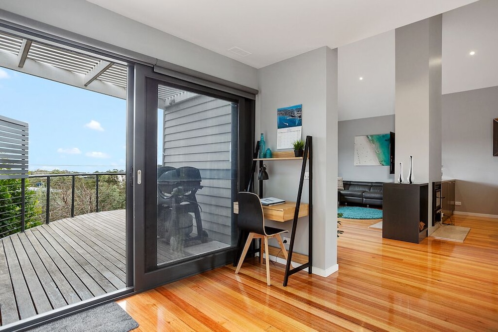 Maggie's Place - Ocean Views, Conveniently Located to Rye Front Beach