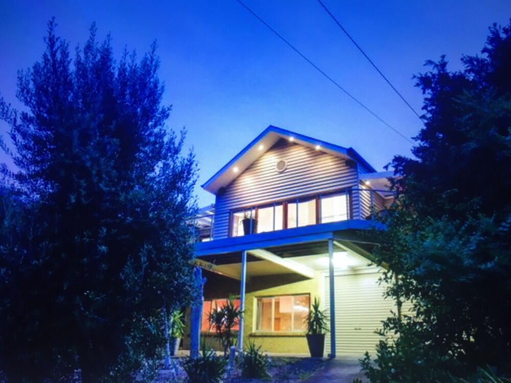 Maggie's Place - Ocean Views, Conveniently Located to Rye Front Beach