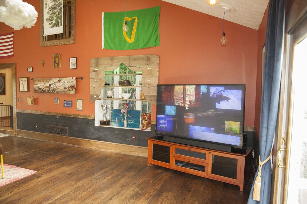 Innisfree Farms Estate House near Oglebay Park Deals & Reviews