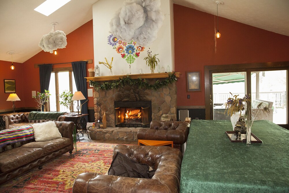 Innisfree Farms Estate House near Oglebay Park Deals & Reviews