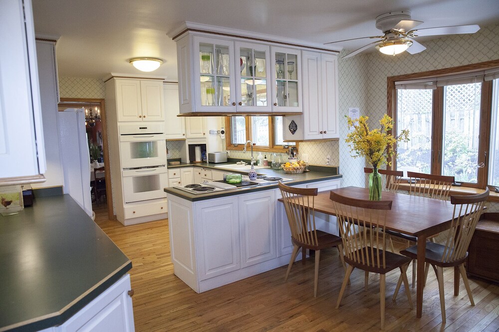 Innisfree Farms Estate House near Oglebay Park Deals & Reviews