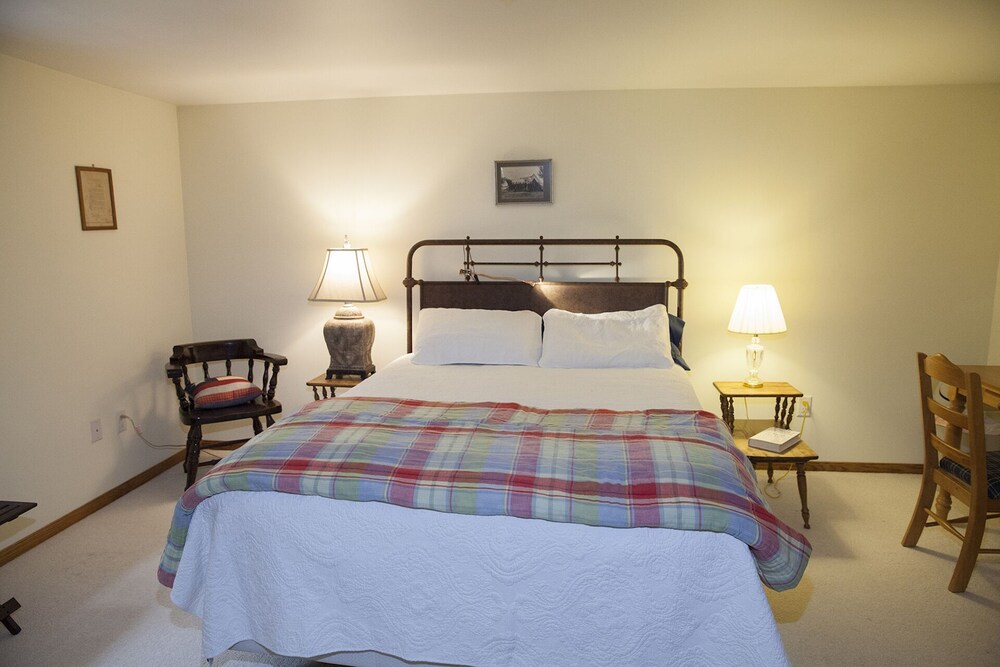 Innisfree Farms Estate House near Oglebay Park Deals & Reviews