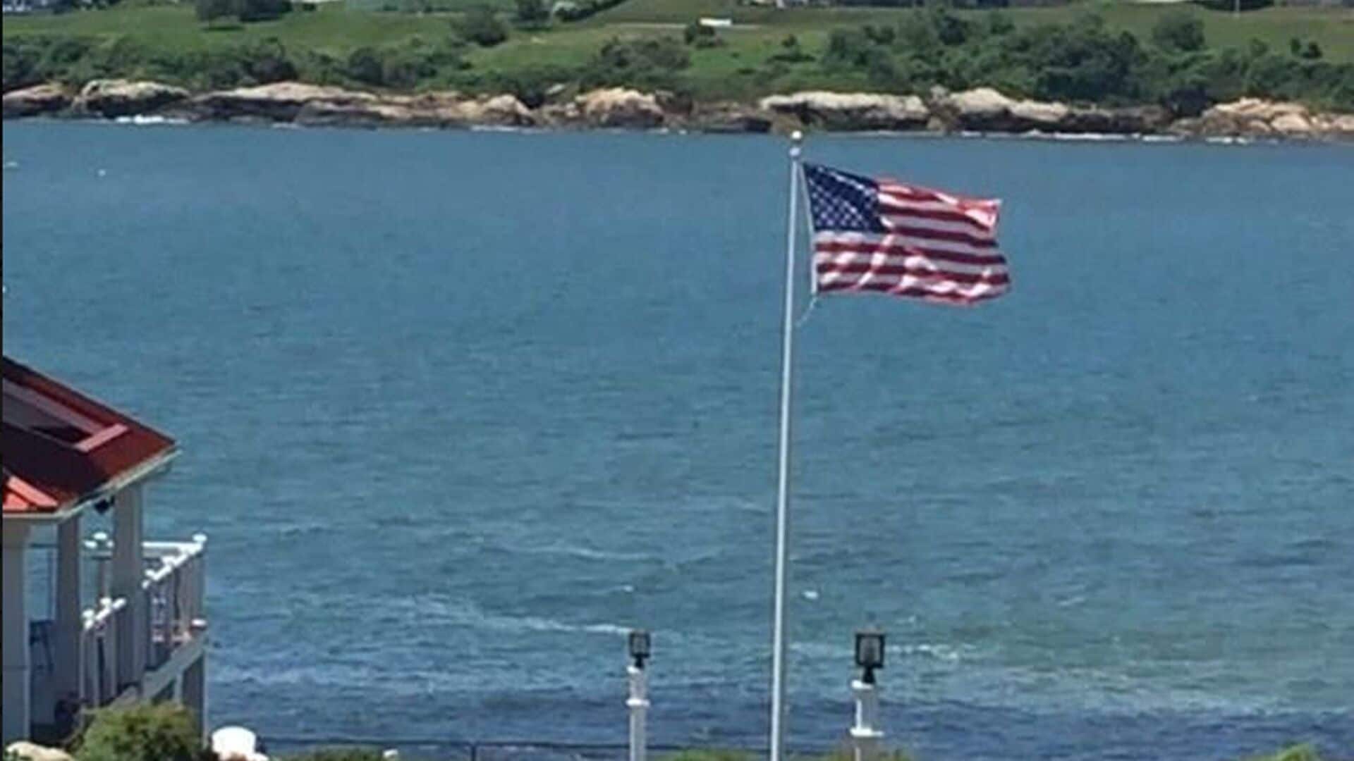 Charming Bonnet Shores, Water Views, Private Beach Access in Narragansett, United States