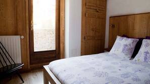 1 chambre, fer et planche à repasser, lits bébé, Wi-Fi