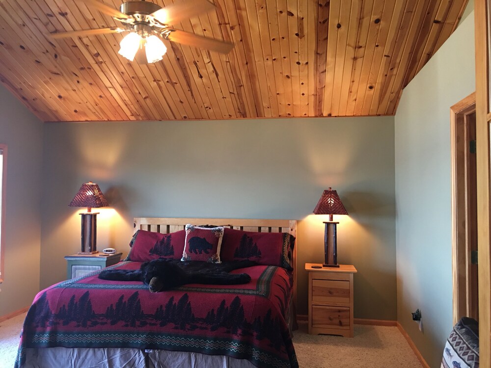 Sunset View & Sandy Beach on Shell Lake with Game Room