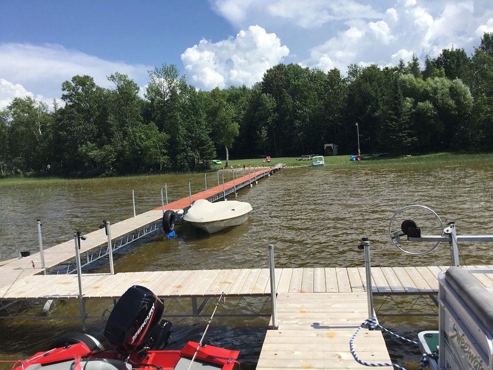 Sunset Bay Cottage on south Manistique lake in Curtis Michigan w/ 20ft