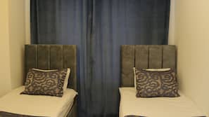 Blackout curtains, soundproofing, free WiFi, linens