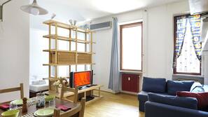 1 chambre, ameublement personnalisé, fer et planche à repasser