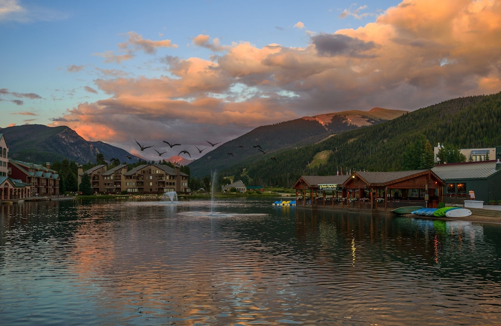 Fantastic Spacious Mountain Condo for 8 With Amazing Views in Keystone, United States