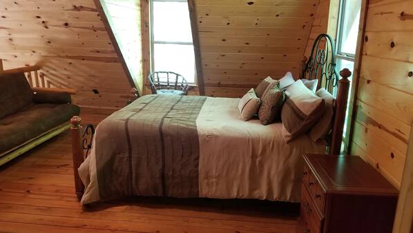 3 bedrooms, iron/ironing board, Internet, linens