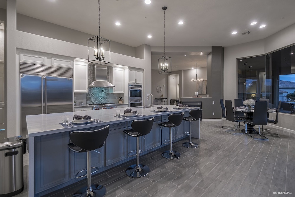 Modern and Spacious Home near Troon North Close to Golf Courses