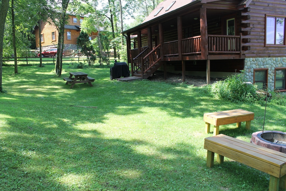Lovely Devils Lake Cabin Baraboo Dells Huge Yard Best Location!, Baraboo Room Prices & Reviews