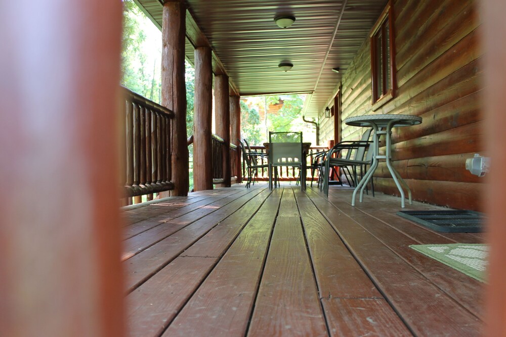 Lovely Devils Lake Baraboo Cabin Sleeps 12 by Dells & Skiing in Baraboo