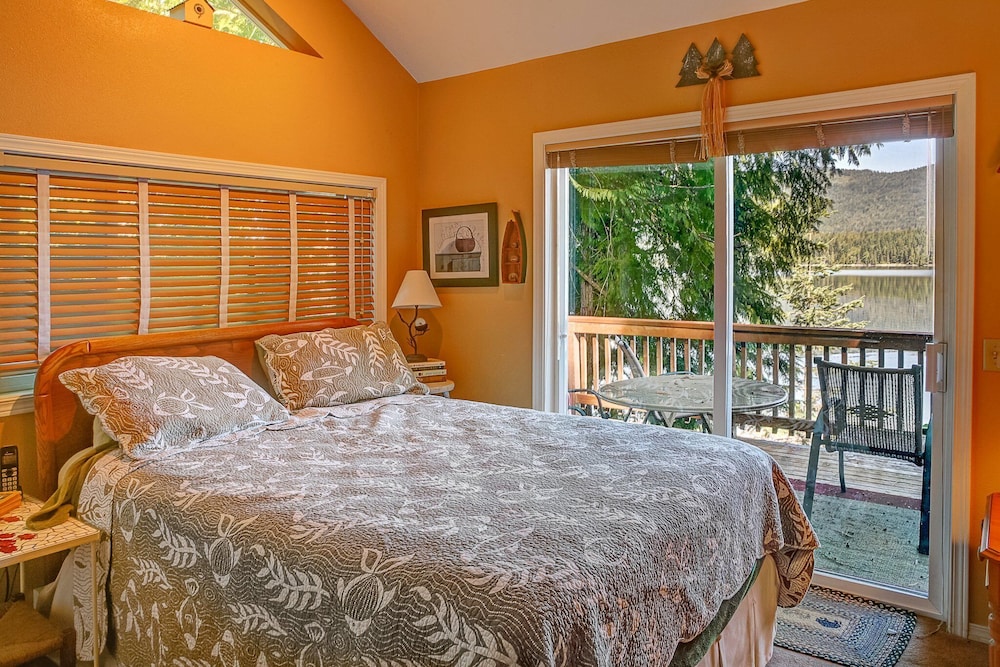 Lake Wenatchee Getaway Lakefront Weekend Hideout Chelan County Vrbo