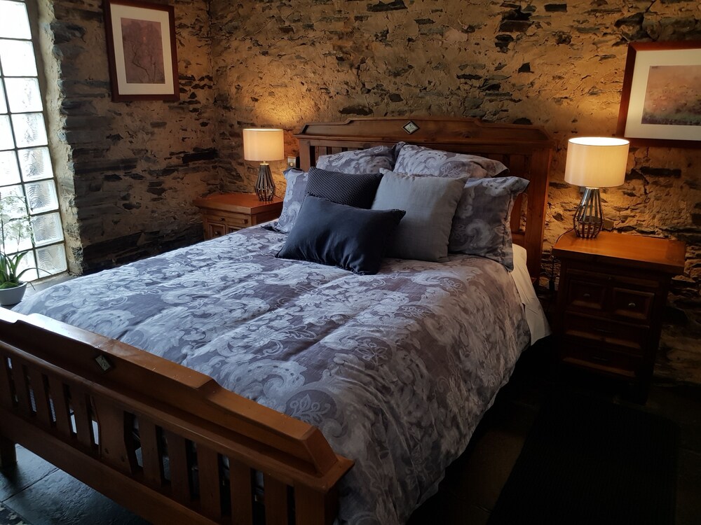 Redwood Studio - Adults Only