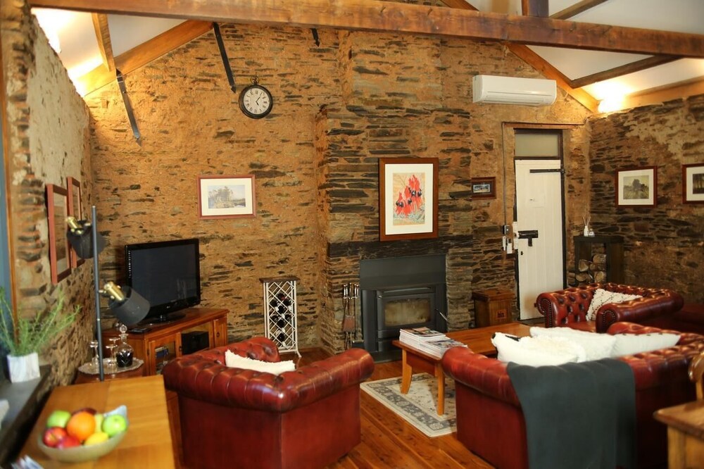 Redwood Studio - Adults Only