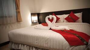 In-room safe, free WiFi, linens